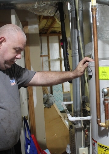 plumber-with-water-heater